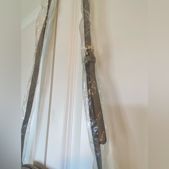 NWT Alyssa vegan crossbody purse with tassel - Picture 5 of 16